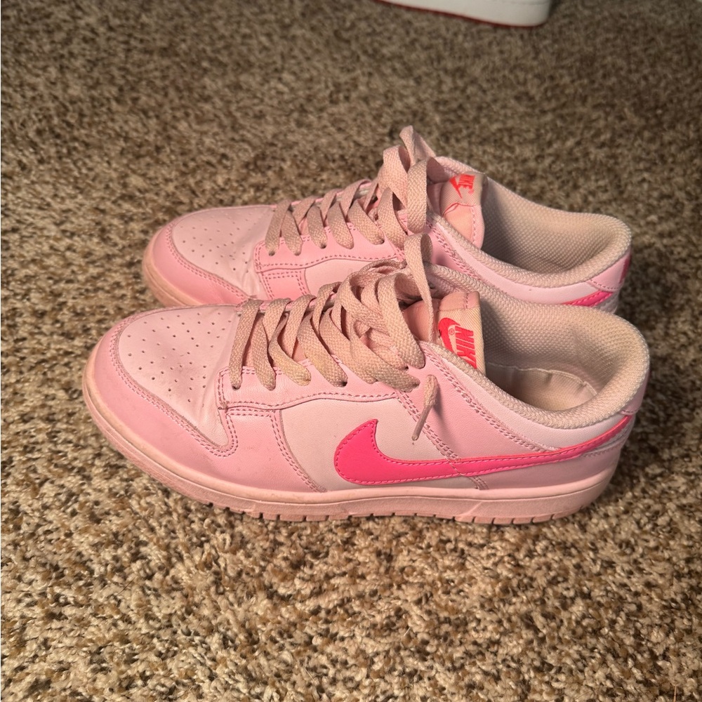 Nike Dunk Triple Pink